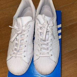 Adidas superstar white size men 9.5, women 10.5
